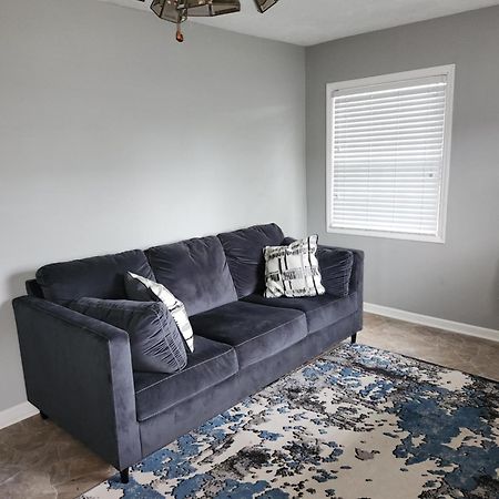 Quiet Comfort Room Near Shopping And Attractions ファイエットビル エクステリア 写真