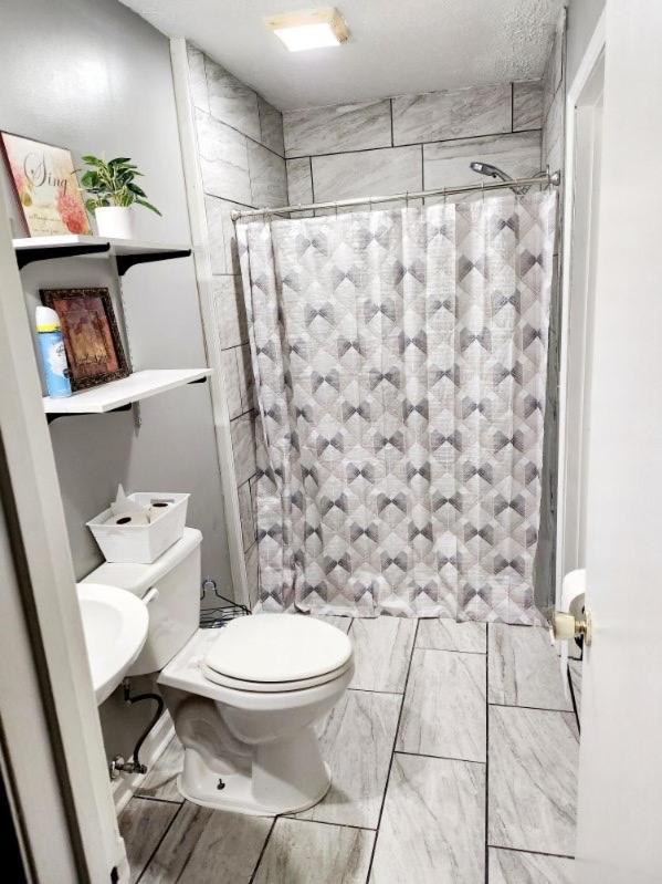Quiet Comfort Room Near Shopping And Attractions ファイエットビル エクステリア 写真